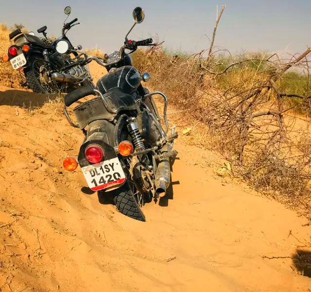 Adventure on a Royal Enfield motorcycle in the Thar Desert, Rajasthan. Explore vast dunes and unique desert landscapes.






